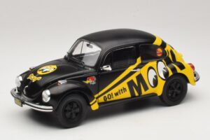 Volkswagen Beetle 1303 Go with Moon Solido 1:18 S1800519 Metal