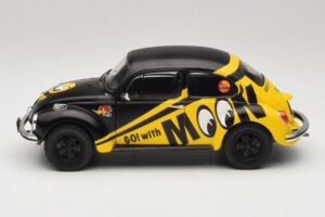 Volkswagen Beetle 1303 Go with Moon Solido 1:18 S1800519 Metal - imagem 4 de 8