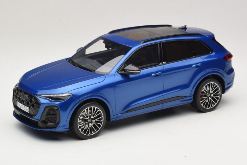 Audi SQ5 FY TFSI Ultra Azul Otto 1:18 Audi SQ5 FY TFSI Ultra Azul Otto 1:18 OT1281 Resina