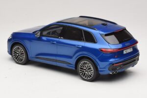 Audi SQ5 FY TFSI Ultra Azul Otto 1:18 OT1281 Resina - imagem 5 de 6