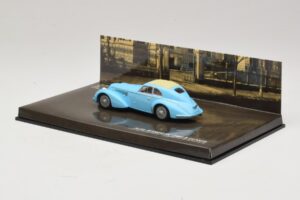 Alfa Romeo 8C 2900B Lungo Azul Claro Minichamps 1:43 436120420 Metal - imagem 3 de 5