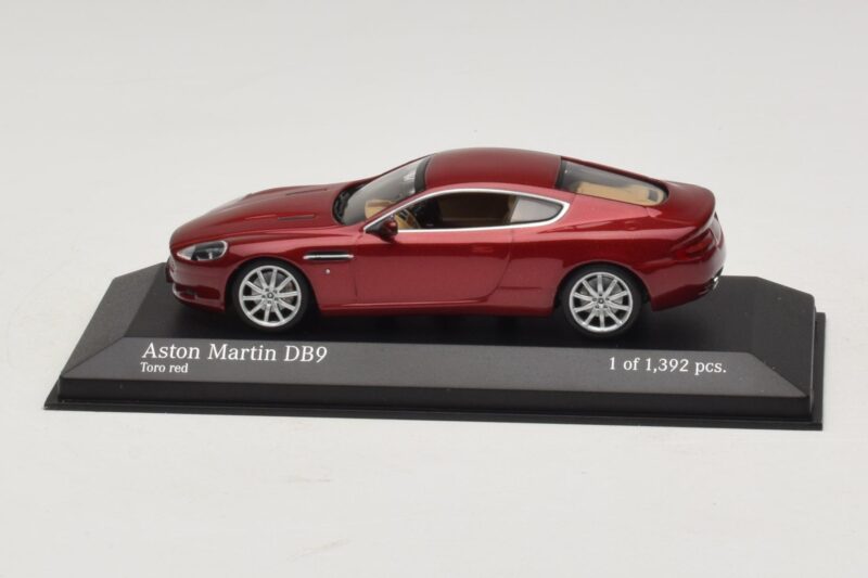 Aston Martin DB9 Vermelho Metálico Minichamps 1:43 Aston Martin DB9 Vermelho Metálico Minichamps 1:43 400137340 Metal