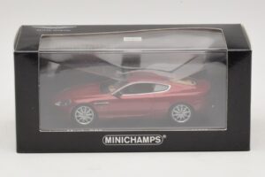 Aston Martin DB9 Vermelho Metálico Minichamps 1:43 400137340 Metal - imagem 4 de 4