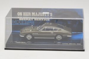 Aston Martin DBS On Her Majesty's Secret Service Minichamps 1:43 436137600 Metal - imagem 4 de 5