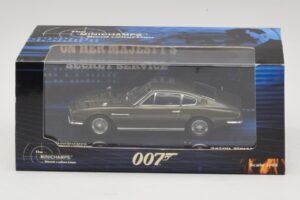 Aston Martin DBS On Her Majesty's Secret Service Minichamps 1:43 436137600 Metal - imagem 5 de 5
