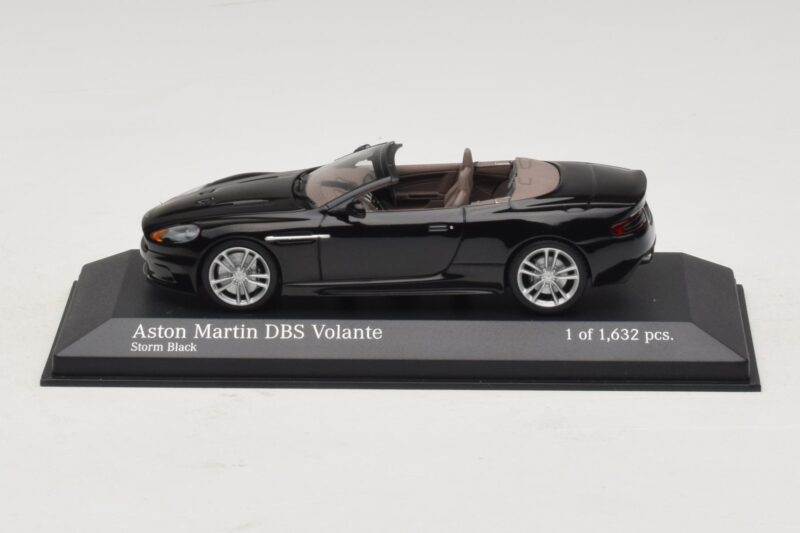 Aston Martin DBS Volante Preto Metálico Minichamps 1:43 Aston Martin DBS Volante Preto Metálico Minichamps 1:43 400137930 Metal