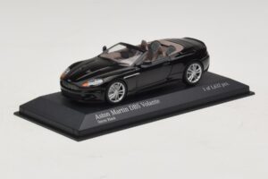 Aston Martin DBS Volante Preto Metálico Minichamps 1:43 400137930 Metal - imagem 2 de 4
