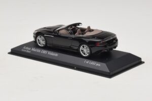 Aston Martin DBS Volante Preto Metálico Minichamps 1:43 400137930 Metal - imagem 3 de 4