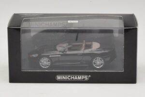 Aston Martin DBS Volante Preto Metálico Minichamps 1:43 400137930 Metal - imagem 4 de 4