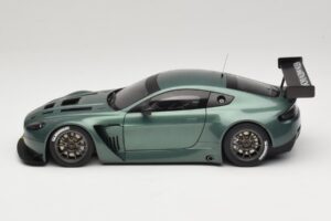 Aston Martin V12 Vantage GT3 Verde AUTOart 1:18 81306 Metal - imagem 3 de 6
