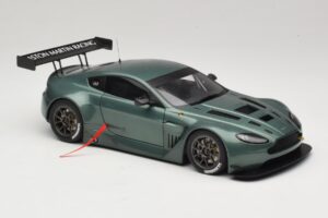 Aston Martin V12 Vantage GT3 Verde AUTOart 1:18 81306 Metal - imagem 4 de 6