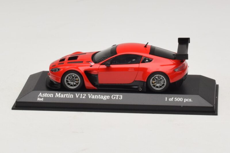 Aston Martin V12 Vantage GT3 Vermelho Minichamps 1:43 Aston Martin V12 Vantage GT3 Vermelho Minichamps 1:43 4371121392 Metal