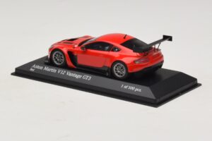 Aston Martin V12 Vantage GT3 Vermelho Minichamps 1:43 4371121392 Metal - imagem 3 de 4