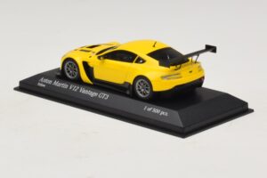 Aston Martin V12 Vantage GT3 Amarelo Minichamps 1:43 437121391 Metal - imagem 3 de 4