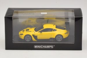 Aston Martin V12 Vantage GT3 Amarelo Minichamps 1:43 437121391 Metal - imagem 4 de 4