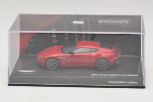 Aston Martin V12 Zagato Vermelho Minichamps 1:43 437137220 Metal - imagem 4 de 5