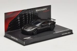 Aston Martin V12 Zagato Scintilla Silver Minichamps 1:43 437137221 Metal - imagem 2 de 5