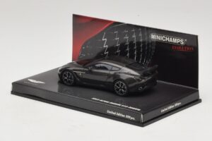 Aston Martin V12 Zagato Scintilla Silver Minichamps 1:43 437137221 Metal - imagem 3 de 5