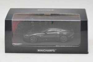 Aston Martin V12 Zagato Scintilla Silver Minichamps 1:43 437137221 Metal - imagem 5 de 5
