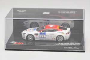 Aston Martin V8 Vantage #72 24 Hours of Nurburgring 2009 Minichamps 1:43 437091372 Metal - imagem 4 de 5