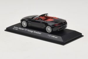 Aston Martin V8 Vantage Roadster Preto Metálico Minichamps 1:43 400137431 Metal - imagem 3 de 4