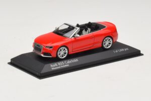 Audi RS5 B8 Cabriolet Vermelho Minichamps 1:43 410011230 Metal - imagem 2 de 4