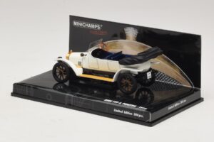 Audi Typ A Phaeton Branco Azul Minichamps 1:43 437019032 Metal - imagem 3 de 5