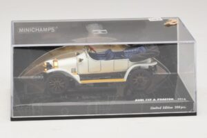 Audi Typ A Phaeton Branco Azul Minichamps 1:43 437019032 Metal - imagem 4 de 5