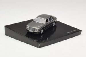 Bentley Arnage T Cypress Grey Minichamps 1:43 BL386 Metal - imagem 2 de 4