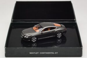 Bentley Continental GT Cypress Green Minichamps 1:43 BL312 Metal - imagem 4 de 4