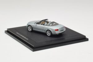 Bentley Continental GTC Light Grey Metallic Minichamps 1:43 BL907 Metal - imagem 2 de 4