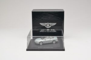 Bentley Continental GTC Light Grey Metallic Minichamps 1:43 BL907 Metal - imagem 4 de 4