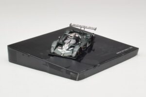Bentley EXP Speed 8 LMP900 #8 A. Wallace / B. Leitzinger 24 Hours of Le Mans 2002 Minichamps 1:43 403021308 Metal - imagem 2 de 4