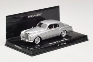 Bentley S1 Continental Prata Minichamps 1:43 436139552 Metal - imagem 2 de 4