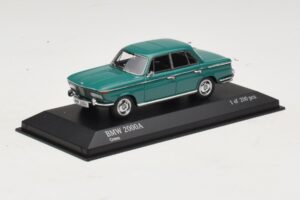 BMW 2000A Verde Minichamps 1:43 437023001 Metal - imagem 2 de 4