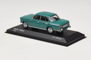 BMW 2000A Verde Minichamps 1:43 437023001 Metal - imagem 3 de 4