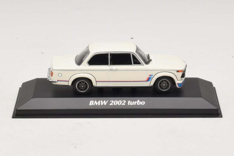 BMW 2002 Turbo Branco Maxichamps 1:43 BMW 2002 Turbo Branco Maxichamps 1:43 940022201 Metal