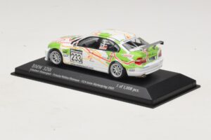 BMW 320i E46 #233 A. Priaulx / J. Muller Schubert Motorsport VLN Nurburgring 2005 Minichamps 1:43 400052433 Metal - imagem 3 de 4