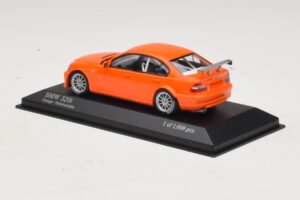 BMW 320i E46 Versão de Rua Laranja Minichamps 1:43 400052400 Metal - imagem 3 de 4
