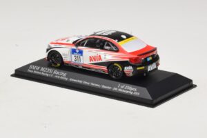 BMW M235i Team Mathol Racing #311 Scherfeld / Duve 24 Hours of Nurburgring 2015 Minichamps 1:43 437152511 Metal - imagem 3 de 4