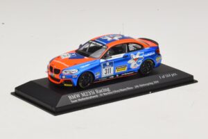 BMW M235i Team Medienkraftwerk #311 Di Martino / Olivo 24 Hours of Nurburgring 2014 Minichamps 1:43 437142411 Metal - imagem 2 de 4