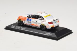 BMW M235i Team Rent2drive #304 Ackermann / Wishkirchen 24 Hours of Nurburgring 2015 Minichamps 1:43 437152504 Metal - imagem 3 de 4