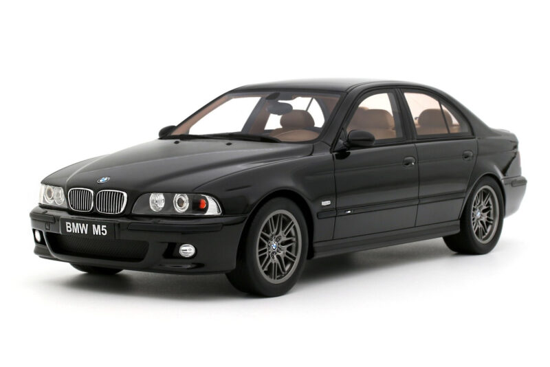 BMW M5 E39 Black Sapphire Metallic Otto 1:18 BMW M5 E39 Black Sapphire Metallic Otto 1:18 OT1338 Resina