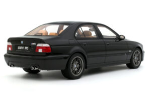 BMW M5 E39 Black Sapphire Metallic Otto 1:18 OT1338 Resina - imagem 2 de 4