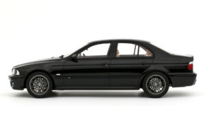 BMW M5 E39 Black Sapphire Metallic Otto 1:18 OT1338 Resina - imagem 3 de 4
