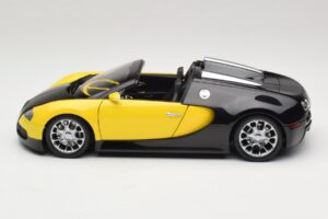 Bugatti Veyron Grand Sport Black Lemon Minichamps 1:18 100110831 Metal - imagem 4 de 8