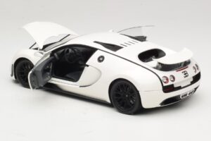 Bugatti Veyron Super Sport Branco Minichamps 1:18 100110844 Metal - imagem 5 de 8