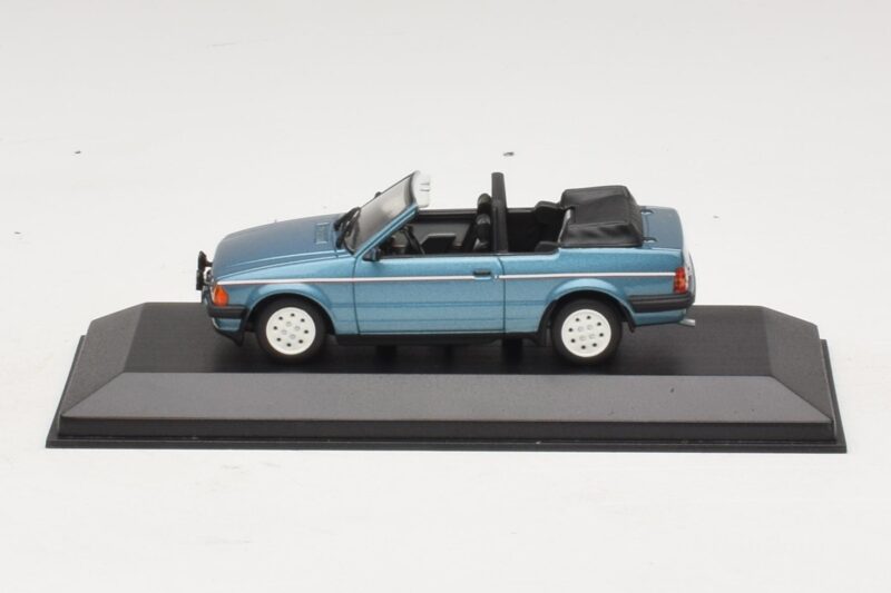 Ford Escort Mk3 Cabriolet Azul Metálico Minichamps 1:43 Ford Escort Mk3 Cabriolet Azul Metálico Minichamps 1:43 400085030 Metal