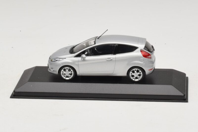 Ford Fiesta Mk7 Moondust Silver Metallic Minichamps 1:43 Ford Fiesta Mk7 Moondust Silver Metallic Minichamps 1:43 403088003 Metal