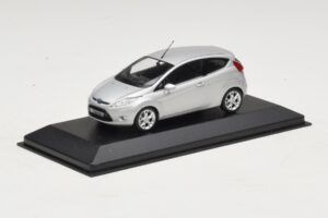 Ford Fiesta Mk7 Moondust Silver Metallic Minichamps 1:43 403088003 Metal - imagem 2 de 4